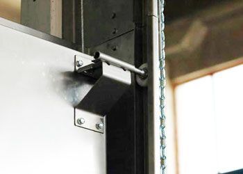 Porta verticale a contrappeso per celle frigorifere